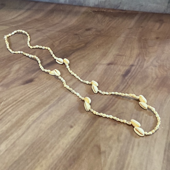 Shell Necklace 16" - Picture 7 of 9